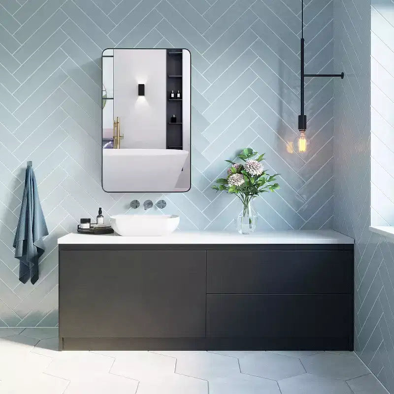 Armoire à pharmacie Basicwise en aluminium pour salle de bain, miroir biseauté, cadre rond, 2 étagères réglables, montage en saillie ou encastré, finition noire