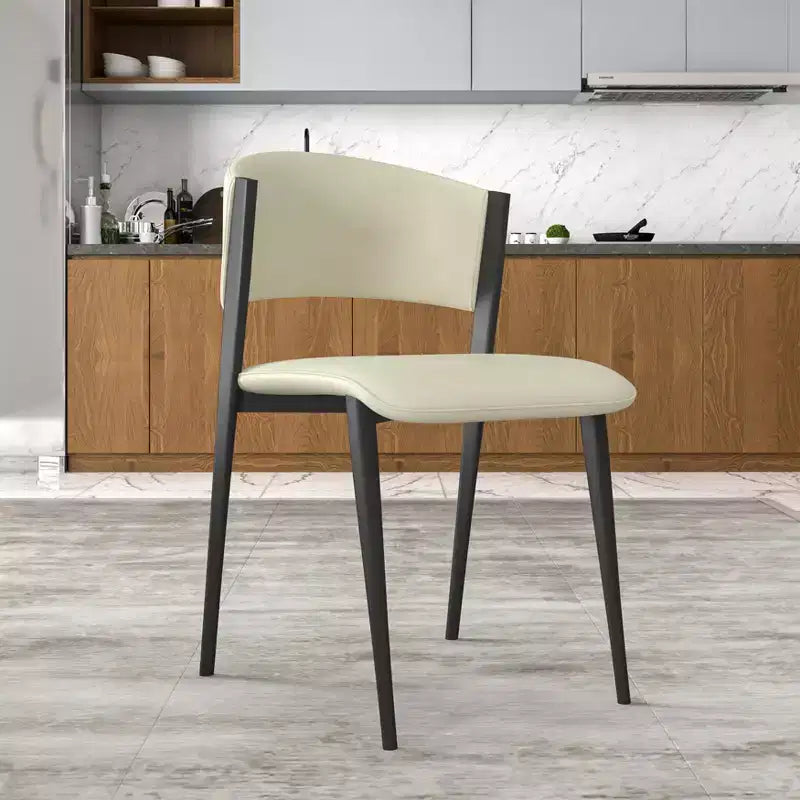 Chaise de salle à manger LeisureMod Aspen Series en cuir avec cadre et pieds en fer noir, pour cuisine moderne, salle à manger, ou café