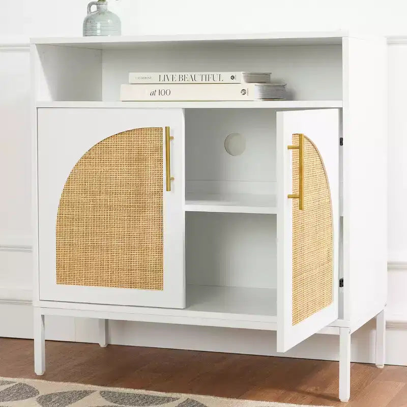 Meuble de rangement en rotin arqué à 2 portes Best Choice Products, buffet, avec découpe pour cordon, étagère de rangement réglable