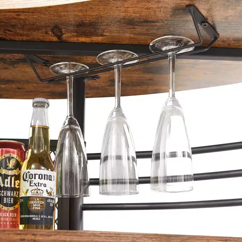 Table de bar industrielle ovale VECELO, table haute à 3 niveaux avec casier à vin et porte-verres, meuble de bar d'angle avec repose-pieds Marron/Gris/Chêne