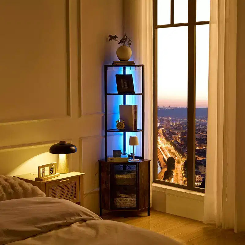 VECELO Bibliothèque d'angle haute 63" - Étagère d'angle 6 niveaux - Meuble de rangement avec éclairage LED et station de recharge - Petit espace - Marron/Gris/Or