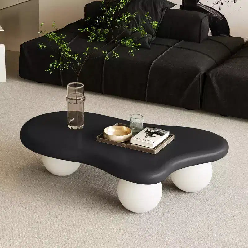 Table basse GDFStudio Dominic 40 avec plateau en bois en forme de nuage et pieds sphériques en plastique