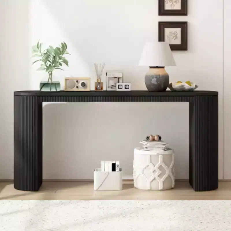 Console incurvée avec un motif à rayures verticales unique, adaptée au salon, au bureau et à l'entrée.