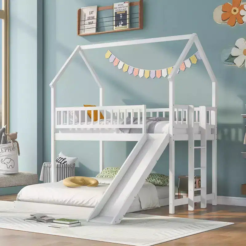 Lit superposé cabane avec toboggan et échelle intégrée, couchage superposé au-dessus d'un couchage double