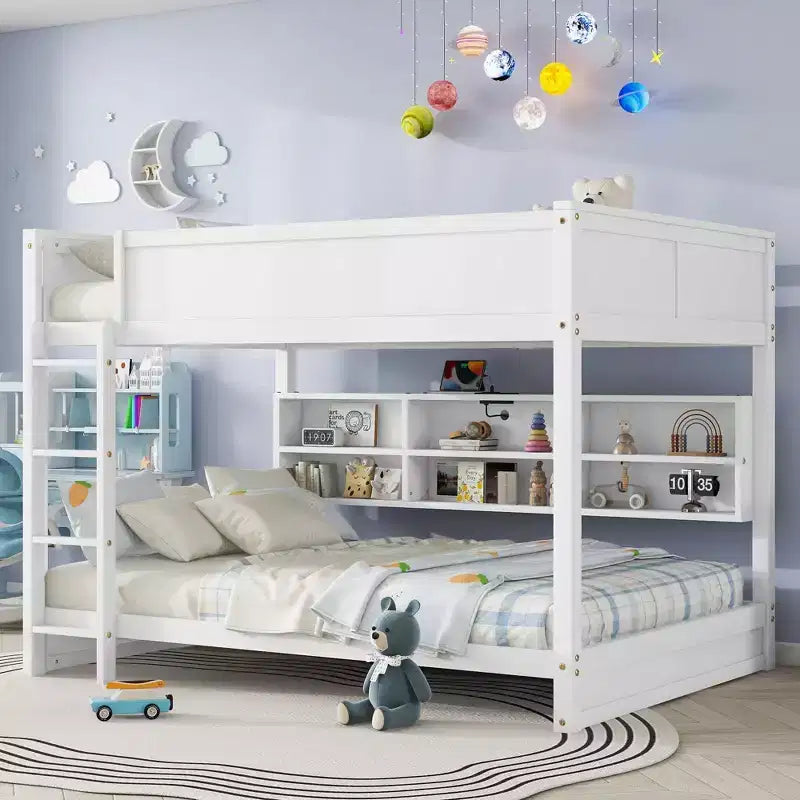 Lit superposé grand format avec armoires de rangement intégrées