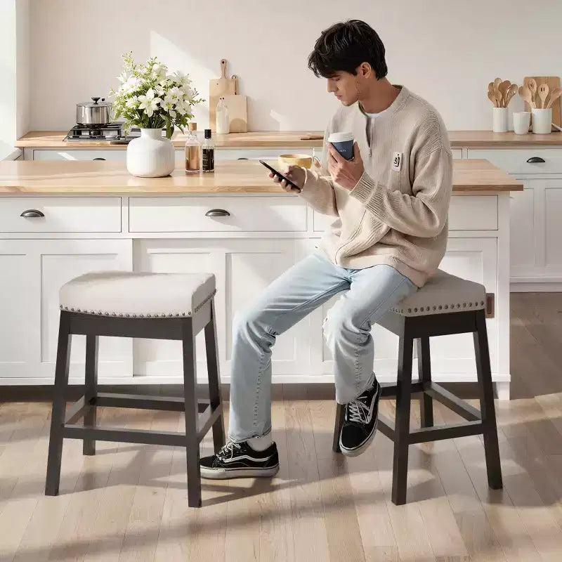 Tabouret de bar EROMMY avec cadre en bois massif, tabouret de bar sans dossier avec siège rembourré (lot de 2)