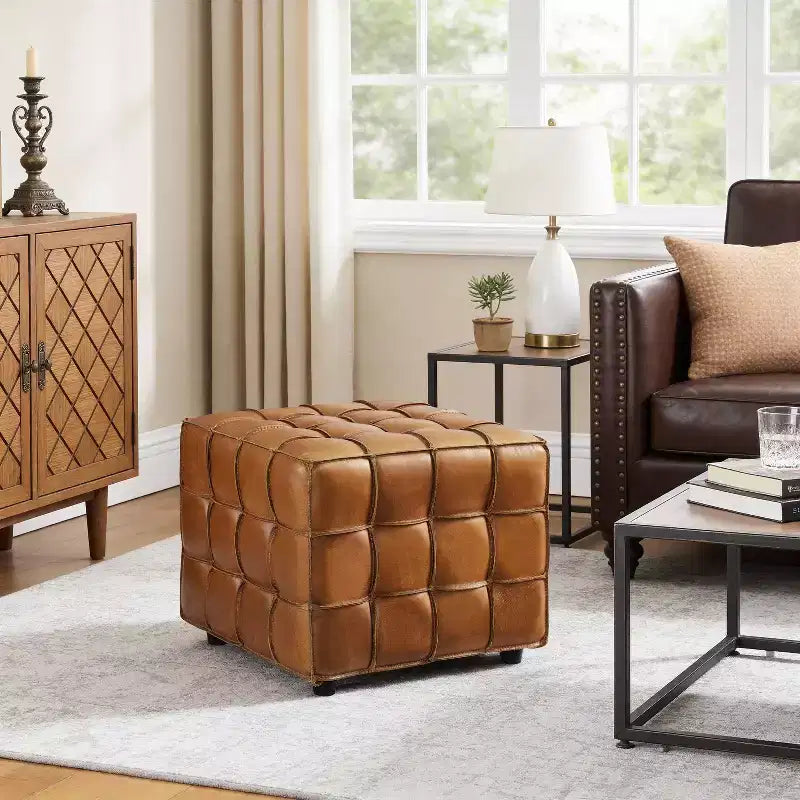 Ottoman en cuir cubique avec motif patchwork quadrillé