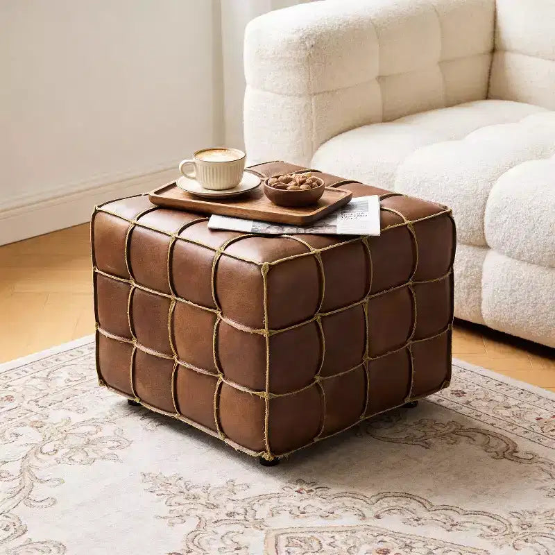 Ottoman en cuir cubique avec motif patchwork quadrillé