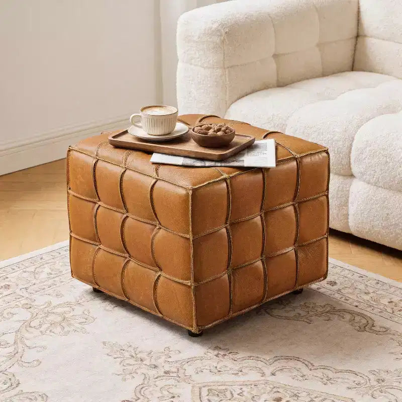 Ottoman en cuir cubique avec motif patchwork quadrillé