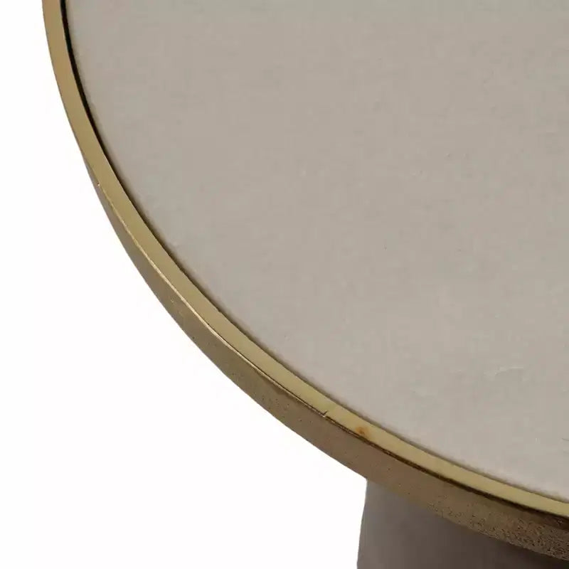 Table d'appoint, table de chevet ou petite table de nuit remarquable pour la décoration intérieure - Table d'appoint bicolore en métal avec plateau en marbre pour petits espaces