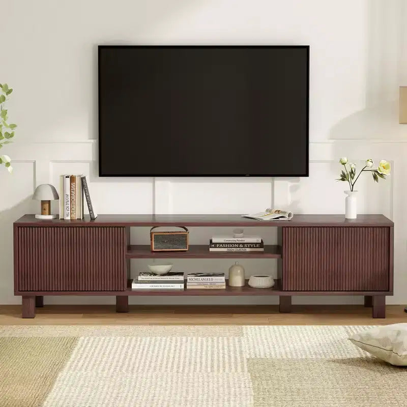 Meuble TV moderne JVNOXK63 de 63 pouces, pouvant accueillir des téléviseurs jusqu'à 70 pouces, doté d'étagères ouvertes avec espace de rangement, idéal pour les salons