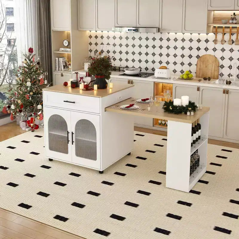 Îlot de cuisine avec table à manger, comptoir effet grain de bois avec prise de courant, desserte de rangement mobile avec armoire et 2 tiroirs, table de préparation de cuisine