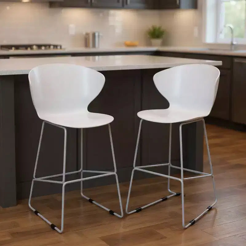 HomeRoots Lot de deux chaises de bar à dossier bas, 26 po, en plastique et métal robustes, hauteur comptoir, blanc et argent