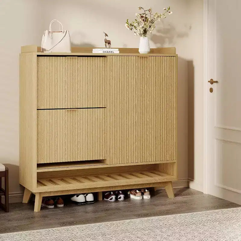 Meuble à chaussures cannelé, range-chaussures étroit autoportant en bois avec porte coulissante et 2 tiroirs et étagères réglables pour la maison