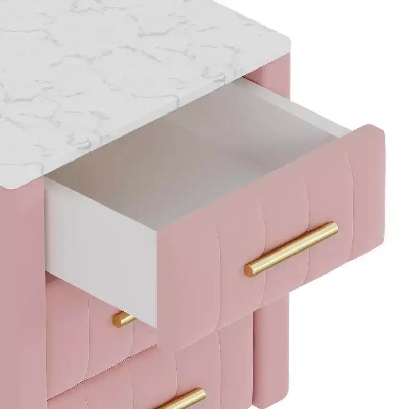Table de chevet MAYEERTY capitonnée en bois avec 3 tiroirs et pieds et poignées en métal pour chambre, rose