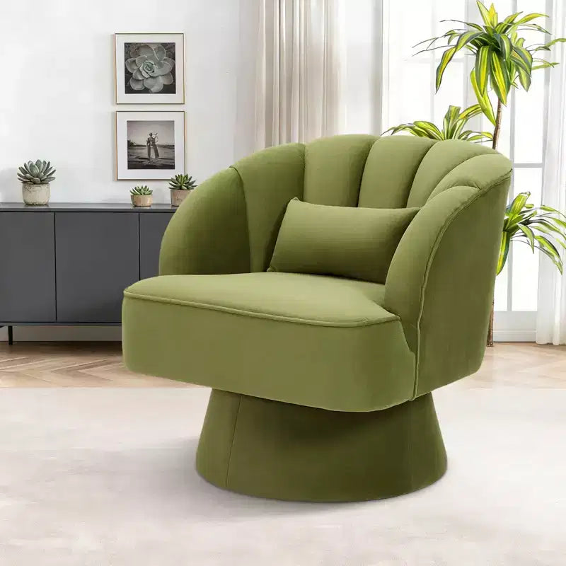 Fauteuil baquet moderne pivotant à 360°, avec dossier rayé incurvé et assise large et rembourrée, adapté aux salons et chambres à coucher.