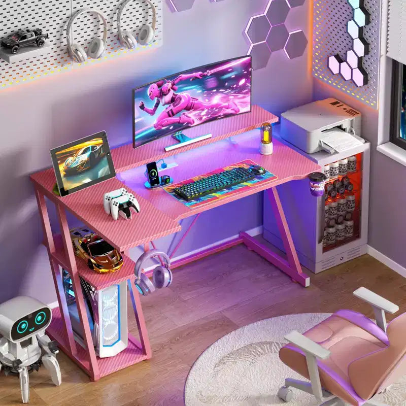 Bureau de jeu rose de 47 pouces en fibre de carbone, en forme de L, avec support d'écran, étagères de rangement à 3 niveaux pour ordinateur de jeu, bureau d'écriture pour la maison et le bureau