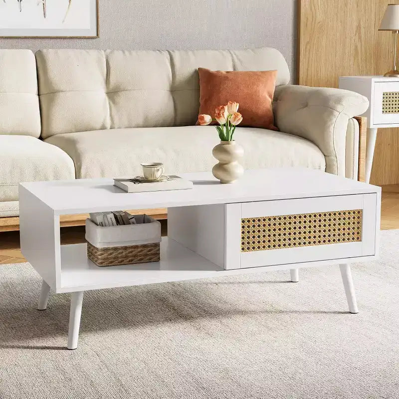 Table basse Bohème en rotin, 39,4 po, table basse moderne avec porte coulissante et étagère ouverte, table de salon en bois avec patins antidérapants