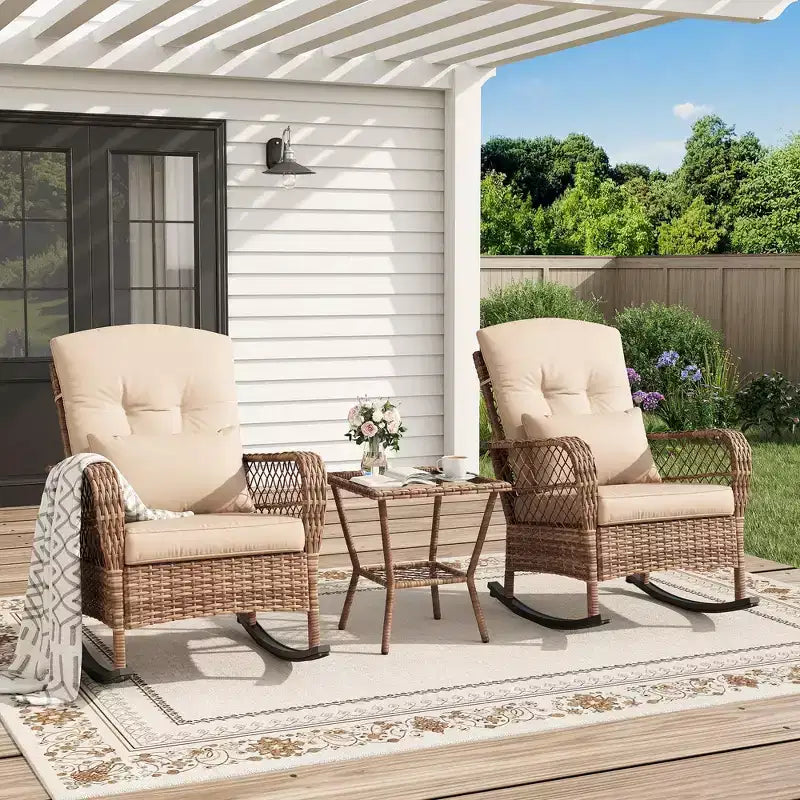 Ensemble de 3 fauteuils à bascule de patio en osier à dossier haut avec table d'appoint, chaises d'extérieur en rotin toutes saisons avec coussins lavables, capacité de 150 kg