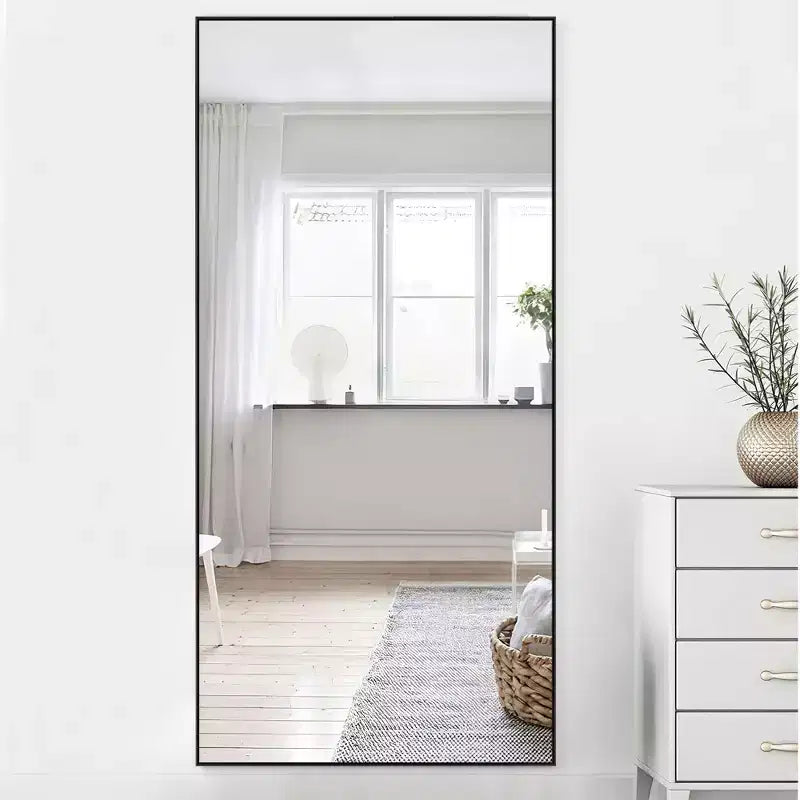 Miroir mural décoratif rectangulaire Dovelina à cadre métallique moderne