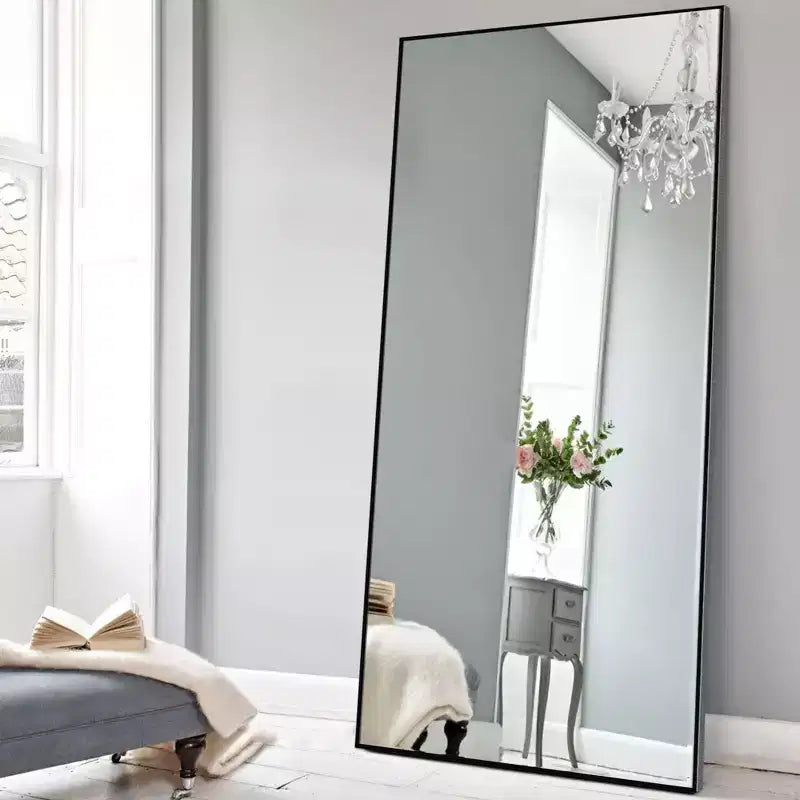 Miroir mural décoratif rectangulaire Dovelina à cadre métallique moderne